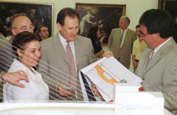 Τα σχέδια της νέας εναέριας πεζογέφυρας στη Μεσογείων παρουσίασε ο Λαλιώτης