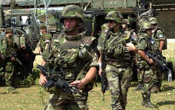 Τα όπλα των Αλβανών ανταρτών στο Τέτοβο συγκεντρώνουν την Τρίτη οι δυνάμεις του ΝΑΤΟ