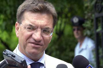 Ρυθμίσεις για μετεξεταστέους και ιδιωτικούς εκπαιδευτικούς κατέθεσε στη Βουλή ο υπουργός Παιδείας