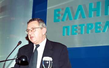 Τρεις μη δεσμευτικές προσφορές κατατέθηκαν τη Δευτέρα για τα ΕΛΠΕ