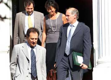 Ενότητα και σύνθεση ζήτησε ο πρωθυπουργός από τα κορυφαία στελέχη του ΠΑΣΟΚ