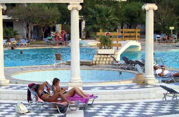 Κλείνουν νωρίτερα το μοιραίο ξενοδοχείο οι Γάλλοι – Ελεύθερος υπό όρους ο ηλεκτρολόγος της επιχείρη