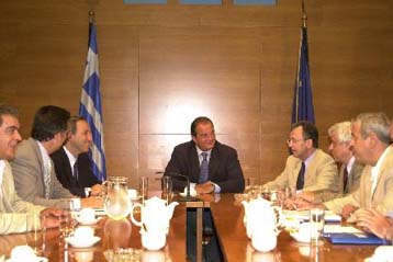 Νομοθετική ρύθμιση για το θέμα των ταυτοτήτων ζητά ο πρόεδρος της ΝΔ