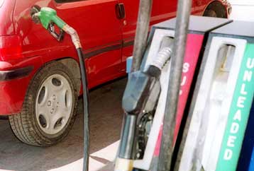 Μειώσεις στις τιμές των υγρών καυσίμων ανακοίνωσε το ΥΠΑΝ