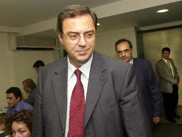 «Όχι ψίχουλα σε πολλούς» δηλώνει ο υπουργός Ανάπτυξης