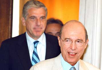 Το συνέδριο θα εκλέξει πρόεδρο του ΠΑΣΟΚ τον Κ.Σημίτη, τονίζει ο υπουργός Εθνικής Οικονομίας