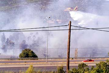 Υπό έλεγχο τέθηκε η πυρκαγιά που ξέσπασε κοντά στο αεροδρόμιο Τατοΐου