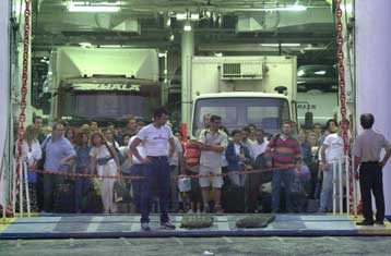 Ισχυροί άνεμοι και καταιγίδες περιμένουν όσους επιστρέφουν στα μεγάλα αστικά κέντρα