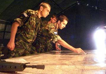 Συμφωνία για τον αριθμό των όπλων που θα συλλέξει το ΝΑΤΟ από τους Αλβανούς