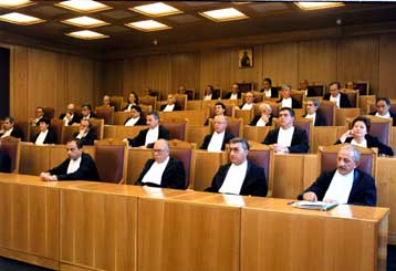 Το αίτημα του Αλ.Παπαδόπουλου για επίσπευση της δίκης των πανεπιστημιακών γιατρών εξετάζει το ΣτΕ