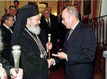 Συνεχίζεται η αντιπαράθεση στον απόηχο των δηλώσεων του Αρχιεπισκόπου