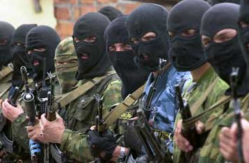 Τον Τσετσένο ηγέτη Μπασάγιεφ ισχυρίζονται ότι τραυμάτισαν οι ρωσικές δυνάμεις – Δεκάδες νεκροί στις