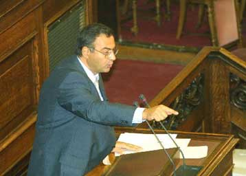 Φηφίστηκε από τη Βουλή η ρύθμιση για τη συμμετοχή του Δημοσίου στα ΕΛΠΕ