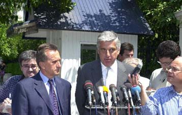 Το πακέτο οικονομικών μέτρων για την ενίσχυση του κοινωνικού κράτους συζητήθηκε στο Μαξίμου