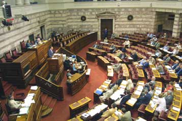 Ψηφίστηκαν τα άρθρα για τις ανανεώσιμες πηγές ενέργειας και την ιδιωτικοποίηση των ναυπηγείων Σκαρα