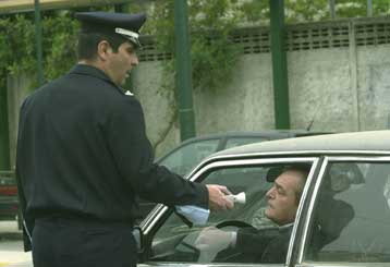 Το υπουργείο Μεταφορών μειώνει τα όρια της επιτρεπόμενης κατανάλωσης αλκοόλ από τους οδηγούς