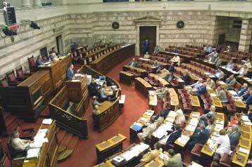 «Πόλεμος» Καραμανλή – Χριστοδουλάκη για την ιδιωτικοποίηση των Ναυπηγείων Σκαραμαγκά