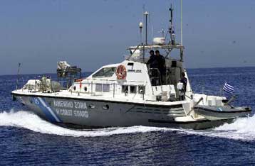 Διώκονται πειθαρχικά οι λιμενικοί για την κακομεταχείριση μεταναστών στα Χανιά