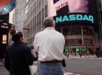 Ανοδικά κινούνται Nasdaq και Dow Jones την Τρίτη ενώ όλοι περιμένουν μείωση επιτοκίων από τη Fed