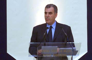 Η Εκκλησία δεν μπορεί να υποκαταστήσει τη συνταγματική λειτουργία, απαντά στον Αρχιεπίσκοπο ο Ρέππα