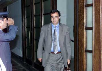 Στη Βουλή η ιδιωτικοποίηση των Ναυπηγείων Σκαραμαγκά