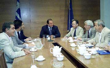 Η κυβέρνηση ξεπουλά τα ναυπηγεία Σκαραμαγκά, δηλώνει ο Κώστας Καραμανλής