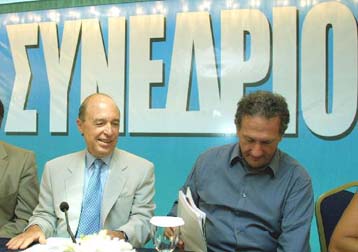 Το σχέδιο θέσεων του ΠΑΣΟΚ επί τάπητος στη συνάντηση Σημίτη – Σκανδαλίδη