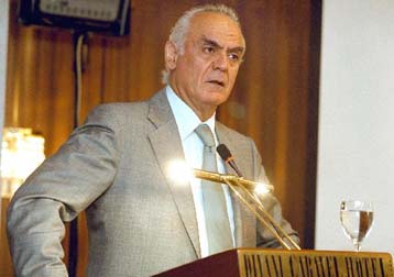 Εάν οι Αλβανοί αντάρτες δεν παραδώσουν τα όπλα θα χυθεί και άλλο αίμα στην ΠΓΔΜ, δηλώνει ο ΥΠΕΘΑ