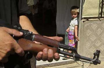 Νέες επιθέσεις από Αλβανούς αντάρτες – Φτάνει σήμερα στην ΠΓΔΜ ο Ράλστον