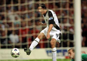 Ίδρωσε για να κερδίσει η Μάντσεστερ Γιουνάιτεντ