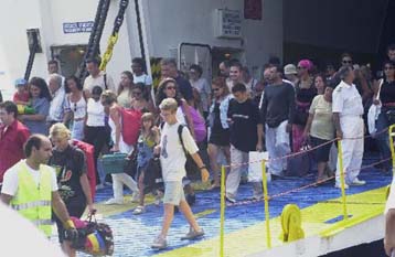 Πίσω στο «κλεινόν άστυ» οι αδειούχοι