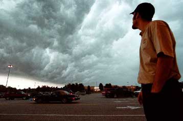 Βομβαρδισμός των νεφών με απορροφητική σκόνη αποτρέπει τις βροχοπτώσεις
