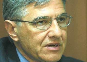 Δεν αυξάνονται τα όρια συνταξιοδότησης των γυναικών, δηλώνει ο υπουργός Εργασίας