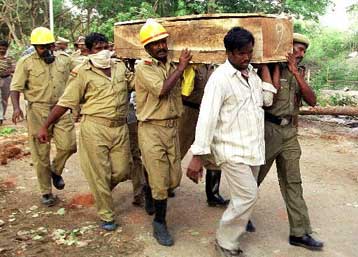 Τουλάχιστον 25 άτομα έχασαν τη ζωή τους από έκρηξη στην Ινδία