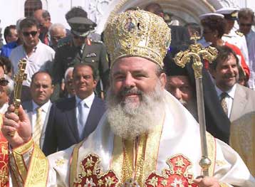 Με λαμπρότητα και… έμμεσα μηνύματα Χριστόδουλου τιμήθηκε η Κοίμηση της Θεοτόκου