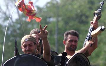 Συμφωνούν οι Αλβανοί αντάρτες να παραδώσουν τα όπλα τους στο ΝΑΤΟ