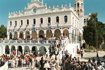 Χιλιάδες πιστοί στην Τήνο και στην Παναγία Σουμελά – Στην Αγιάσο ο Κ.Στεφανόπουλος