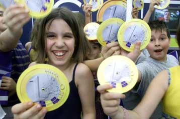 Τα δέκα δισ. δρχ. θα φτάσουν οι απώλειες του κράτους για να συνηθίσουν οι πολίτες στο ενιαίο νόμισμ