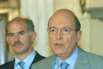 Η Αθήνα χαιρετίζει την υπογραφή της ειρηνευτικής συμφωνίας στην ΠΓΔΜ