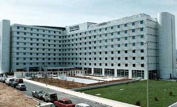 Κατά 7,4% μειώθηκε η πληρότητα των ξενοδοχείων στην Αττική το πρώτο εξάμηνο