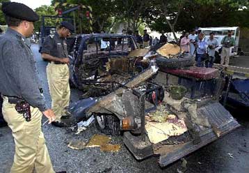 Οκτώ άτομα έχασαν τη ζωή τους από έκρηξη παγιδευμένου οχήματος στο Πακιστάν