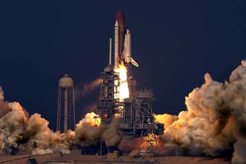 Το διαστημικό λεωφορείο Discovery εκτόξευσε την Παρασκευή η NASA