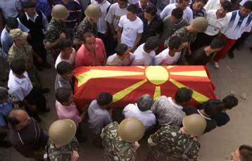 Έκκληση στη Δύση να αναθεωρήσει την αντιμετώπιση των Αλβανών ανταρτών απηύθυνε η ΥΠΕΞ της ΠΓΔΜ