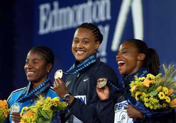 Χρυσό για την Τζόουνς στα 200μ.