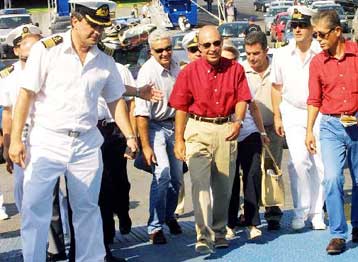 Αναχώρησε για τις καλοκαιρινές του διακοπές ο πρωθυπουργός Κώστας Σημίτης