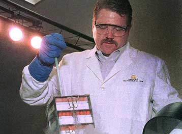 Πράσινο φως Μπους για τη χρηματοδότηση των ερευνών με ανθρώπινα εμβρυικά κύτταρα