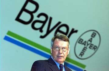Αναθεωρεί εκ νέου τις προβλέψεις της για τα φετινά κέρδη η Bayer – «Βουτιά» 18% για τη μετοχή της