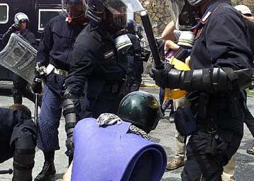 Τη χρήση υπερβολικής βίας στη Γένοβα παραδέχτηκε ο αρχηγός της ιταλικής αστυνομίας