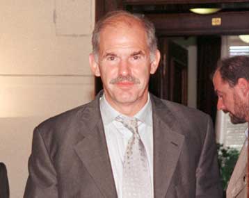 Εκλογή προέδρου του ΠΑΣΟΚ από τη βάση του κόμματος προτείνει ο Γ.Παπανδρέου