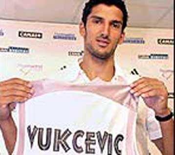 Παρουσιάστηκε ο Βούκσεβιτς ακολουθεί ο… Τάρλατς